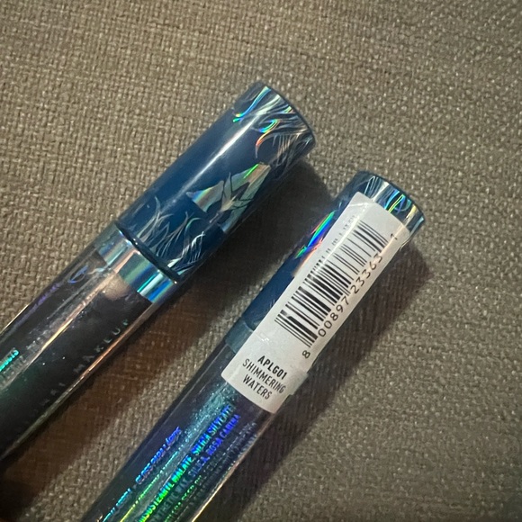 X2 NYX Makeup Avatar:The Way of Water Bioluminescent Lip Gloss Shimmering Waters - Picture 5 of 6